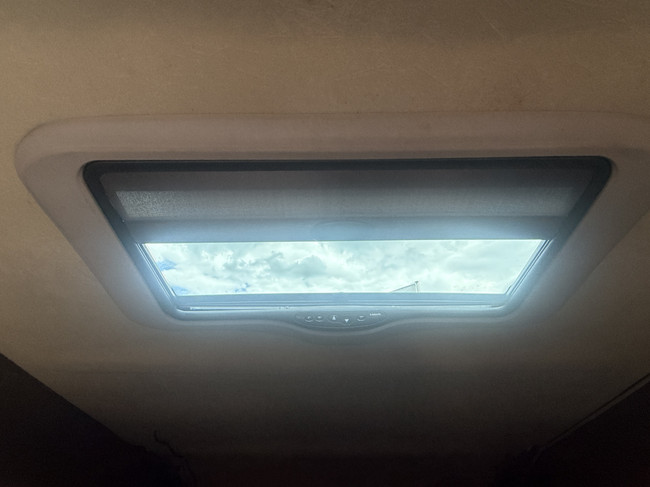 Westfalia ford nugget 4 plazas aire acondicionado techo elevable llantas de aleaci&oacute;n calefacci&oacute;n estacionaria enganche de remolque panel solar bearlock foto: 20