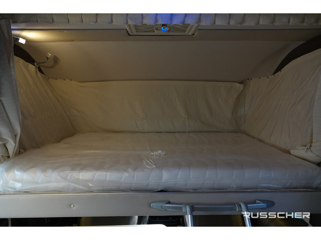 Mc Louis NEVIS | 150Pk | Queensbed | Dakairco | Luchtvering | Zonnepaneel foto: 19