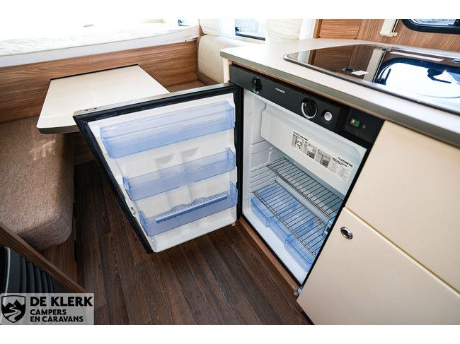 Bürstner PREMIO LIFE 490 TK Stapelbed vastbed foto: 12