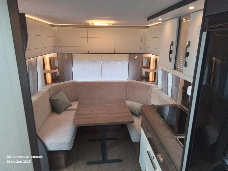 Hobby Excellent Edition 540 UFF met queensbed 