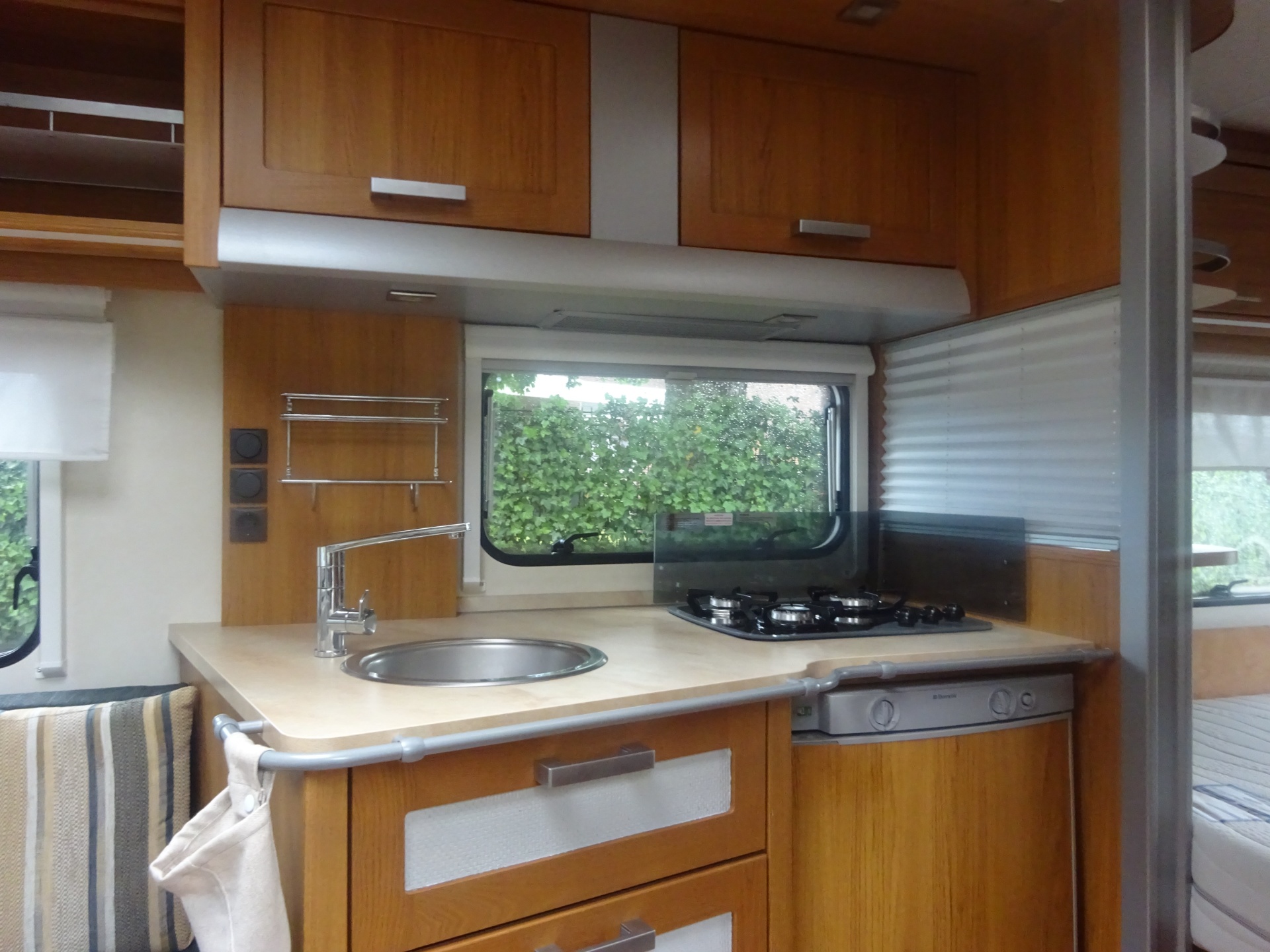 Knaus Azur 460 Frans Bed en Rondzit + Mover foto: 14