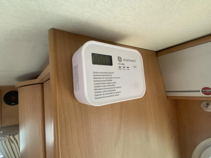 B&uuml;rstner T595 AIRCO 2.8 128 PS Franz&ouml;sisches Bett Foto: 25