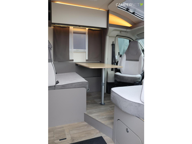LMC Tourer T730G 165pk | Lengtebedden | Thule Luifel | Thule Fietsendrager| Gescheiden douche | Zenec multimediasysteem | foto: 6
