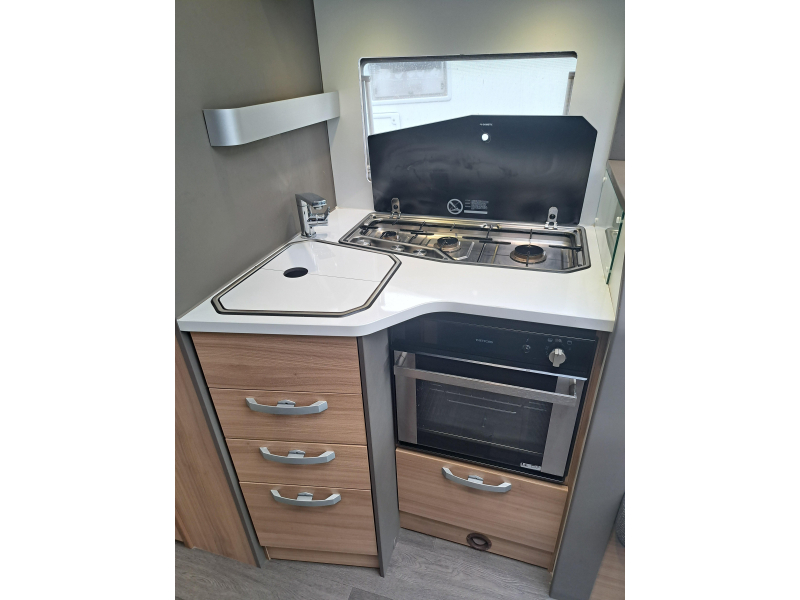 Adria Coral 670 DL Supreme photo: 12