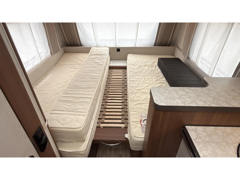 LMC Vivo 470 E enkele bedden zitgroep  foto: 11