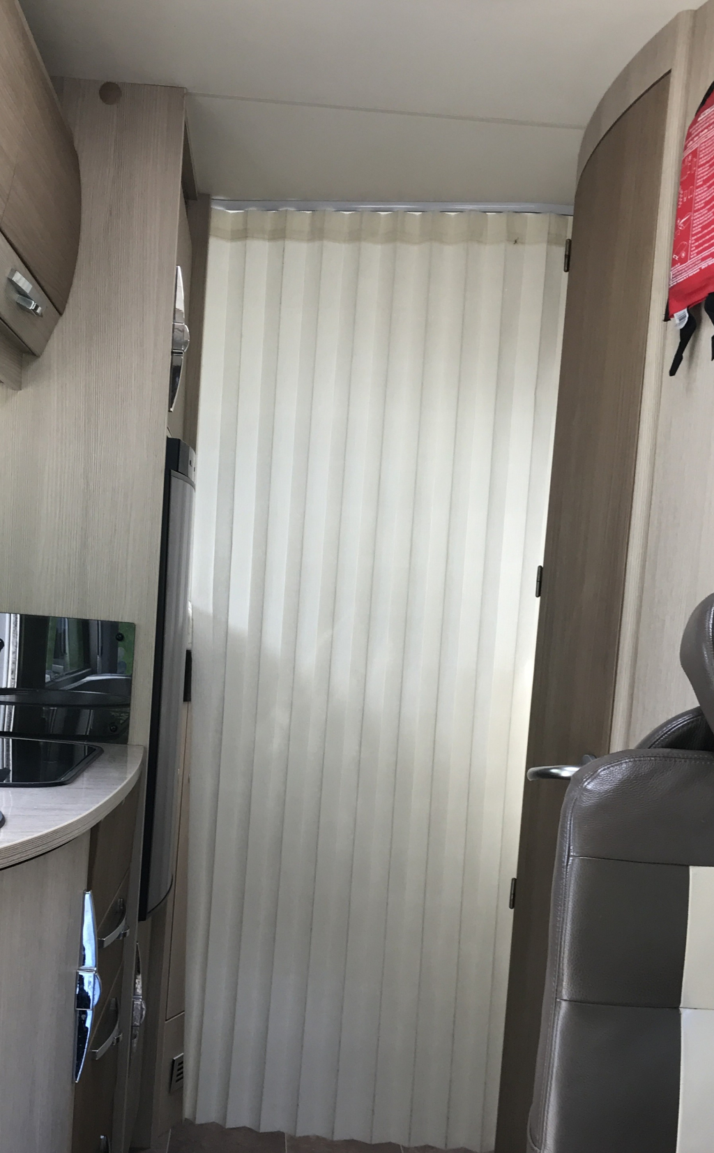 Bürstner Viseo i 690 # level systeem # Enkele bedden & Hefbed # foto: 19