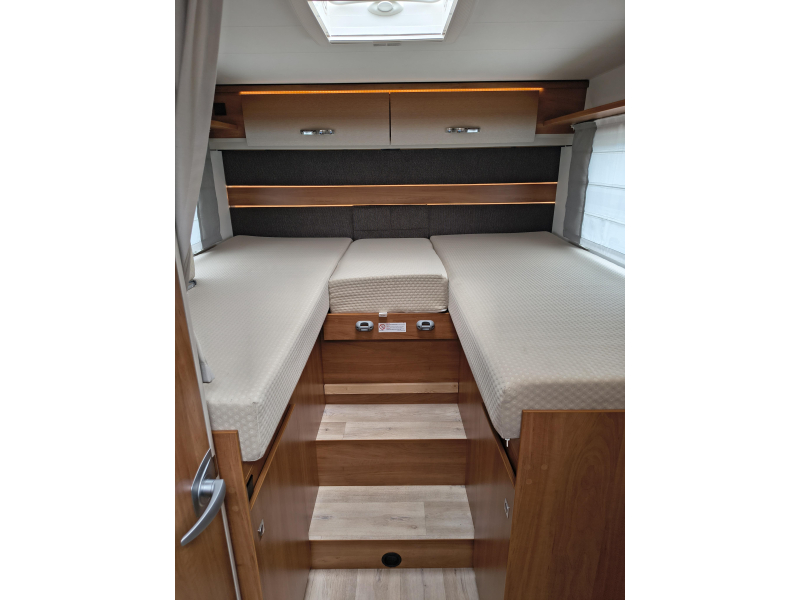 Dethleffs Trend T 7057 EB -9 traps automaat-hefbed  foto: 15