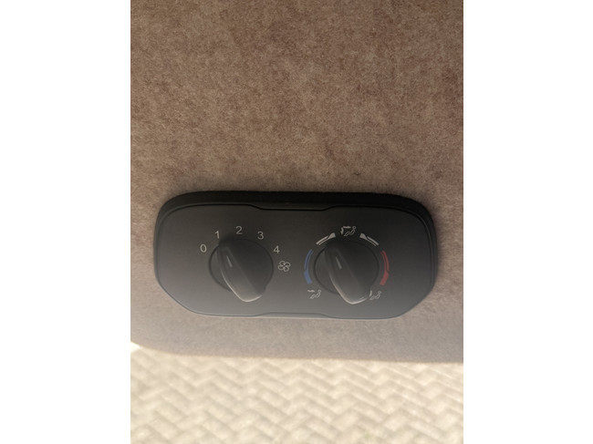 Ford Transit camper van professionally converted pop-top air conditioning cruise control 2 berths awning Thule tow bar MOT until 30-09-2027 photo: 16
