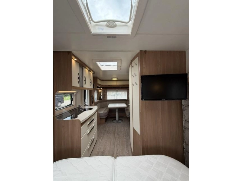 Hobby De Luxe 540 UFF Incl. Mover and Airco photo: 18