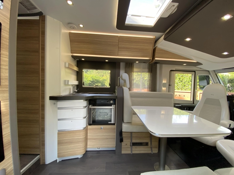 Adria Sonic Plus 700 DC Automaat | Dakairco Level  foto: 10