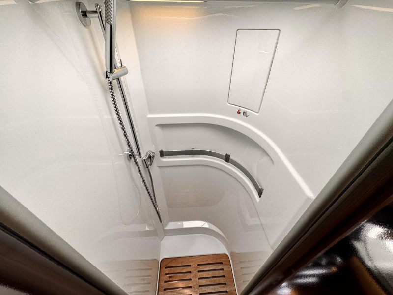 Hymer B-MC T 680 single beds pull-down bed photo: 17