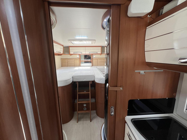 Mobilvetta KEA P65 premium klasse camper lengte en hefbed foto: 12