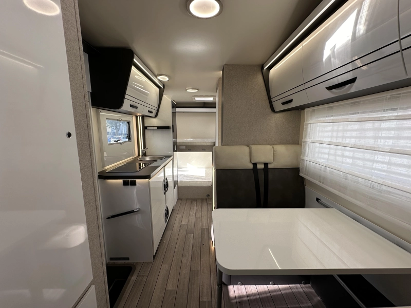 McLouis Glamys 320 8-Person Alcove 140HP photo: 6