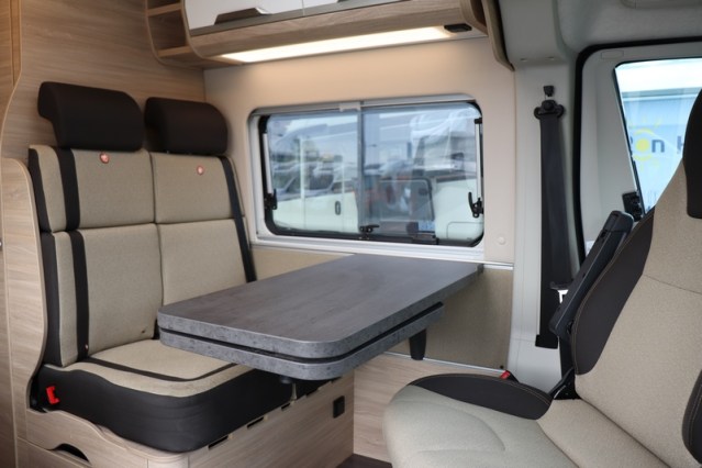 Autocaravana compacta Boxstar Street 600 de Knaus compacta 5.99 m cama transversal Fiat 140 cv (47 foto: 23