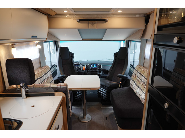 NIESMANN BISCHOFF Arto 85 E 180Pk Automatic | Eifel grey | New | 4-seater | Roof air conditioning photo: 4
