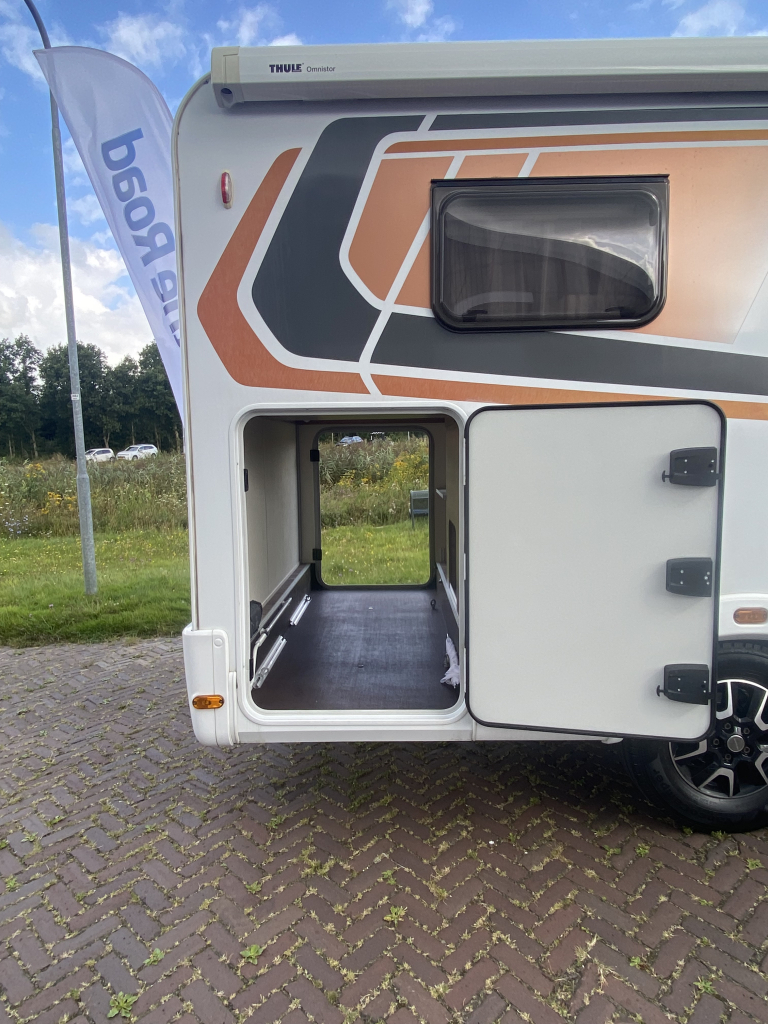 Weinsberg Pepper 600 Peugeot 163 PK, Half-integraal, 2 Lengte-bedden, Garage, Aut. schotel / LCD Camper Centrum On the Road aan de Noorderringweg 4 in Marum. foto: 39