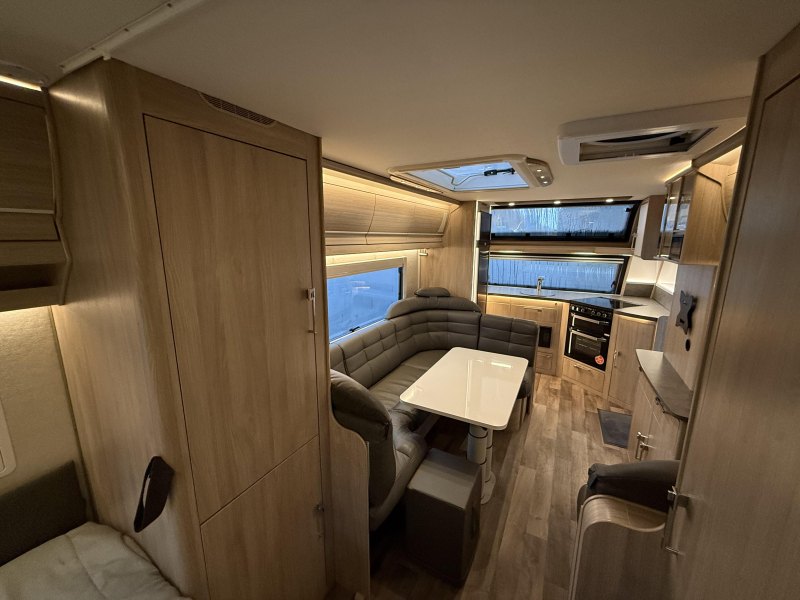 Kabe Royal 780 TDL Front Kitchen - Komplett Foto: 10