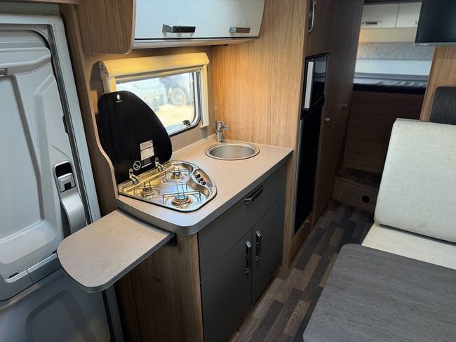 Weinsberg CARAHOME 700 DG / Stockage gratuit photo : 11
