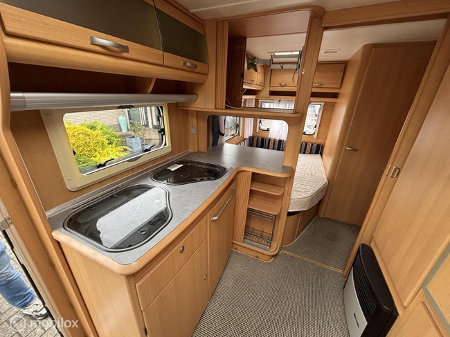 TEC 530 TDF voortent rondzit vastbed L keuken foto: 12