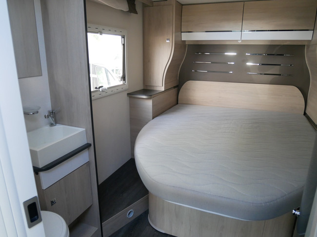 Chausson 718 XLB Special Edition, Cama Queen, Cama abatible!! foto: 15