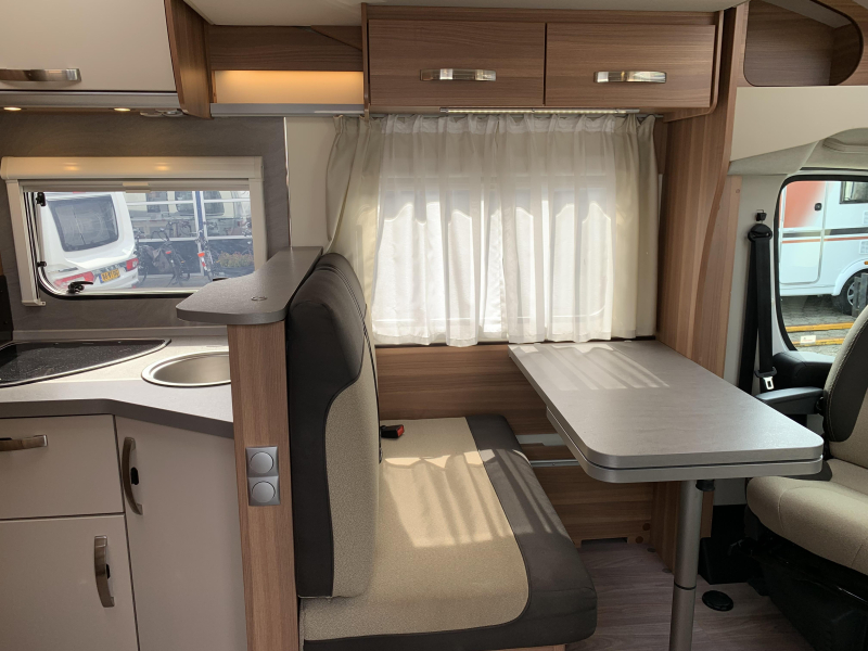 Weinsberg CaraSuite 700 ME - 5 Personen - Automatik Foto: 7
