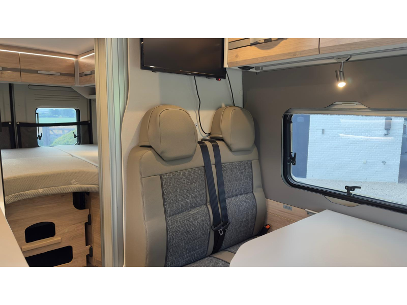 Dethleffs Globetrail Advantage 600 DR dwarsbed hefdak bovenbed  foto: 15