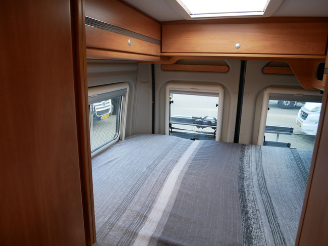 Pössl 2Win Plus, 6 Meter Buscamper, Groot Dwarsbed!!! foto: 15