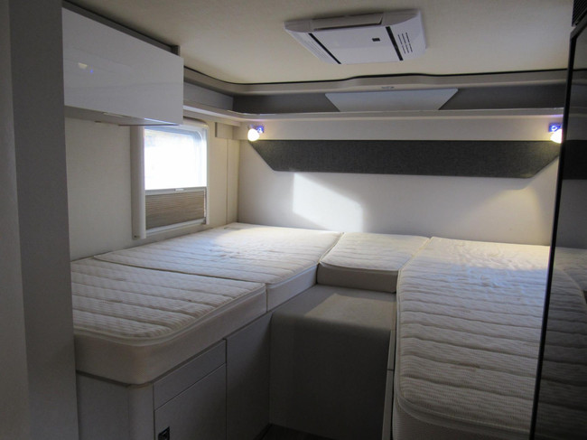 Hymer T585S Mercedes Aut.bj2022 Enkele Bedden+Hefbed 2xAirco foto: 13