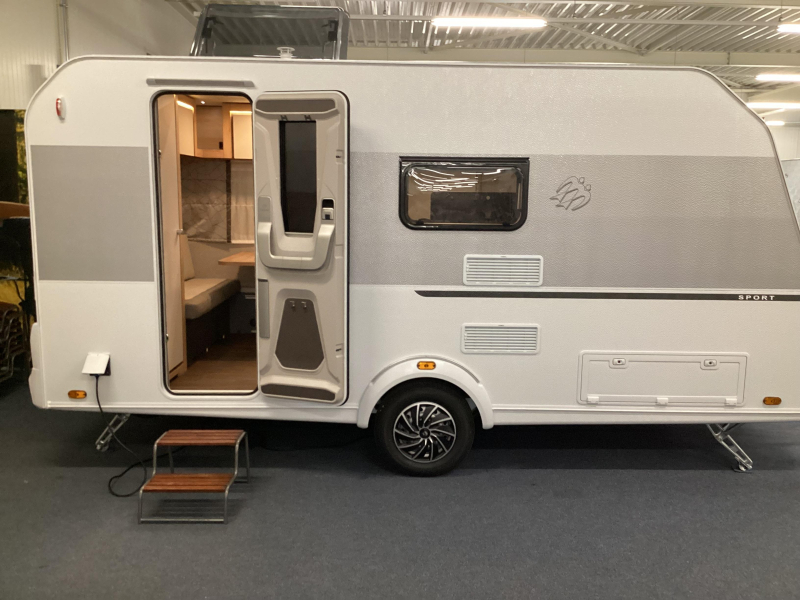 Knaus Sport 420 QD cama transversal