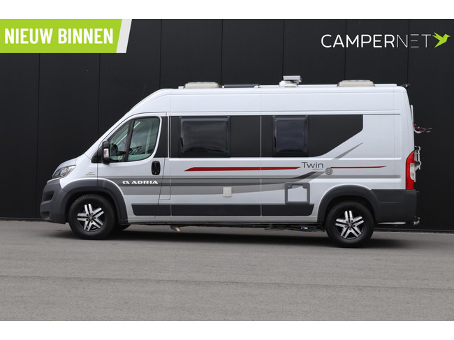 Adria TWIN 600 SPT Multijet 150pk | Omvormer | Luifel | Trekhaak | Bearlock | Fietsendrager | Dwarsbed | LED TV | Parkeersensoren acht foto: 2