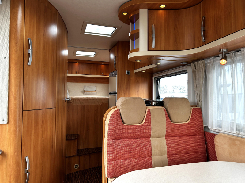 Hymer B614 CL Querbett/Hubbett/36.000km Foto: 7