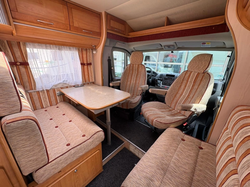 Fleurette Migrateur 73 LM Cama Queen, Aire Acondicionado, Comedor foto: 9
