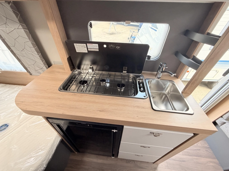 Knaus Sport 500 EU 1800KG + Camas individuales foto: 13