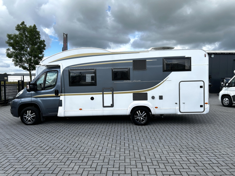 Bürstner Ixeo 726 Enkele-bedden/2013/Hefbed  foto: 4