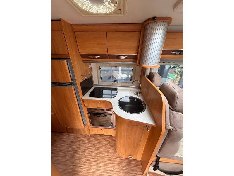 Adria Coral S 680 SP 2010 POPULAR + ESPACIOSO foto: 9