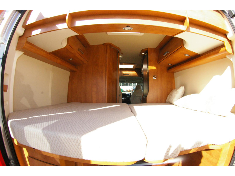 Carthago Malibu 600 Automaat, Dwarsbed.  foto: 19