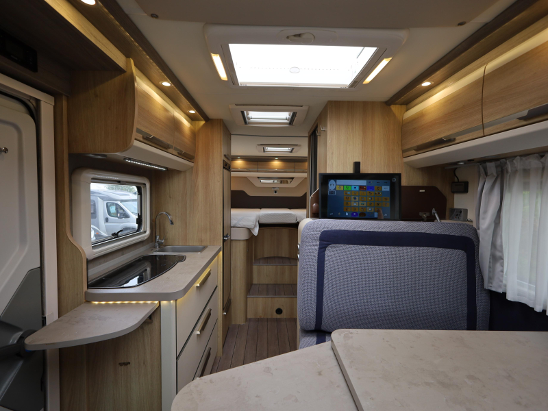 Knaus Sky TI 650 MEG camas individuales | enganche de remolque foto: 2