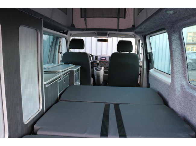 Volkswagen Transporter Camper TDI 150PS T6 Automatik | Klimaanlage | Sitzheizung | Elektr. Fenster | 4 Schlafpl&auml;tze | neues Interieur | K&uuml;hlschrank + Gefrierfach | Foto: 20