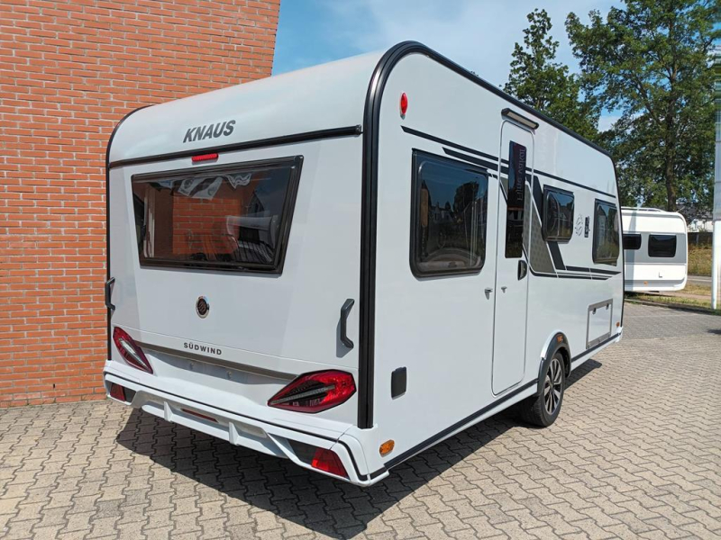 Knaus Sudwind Black Selection 460 EU  foto: 11