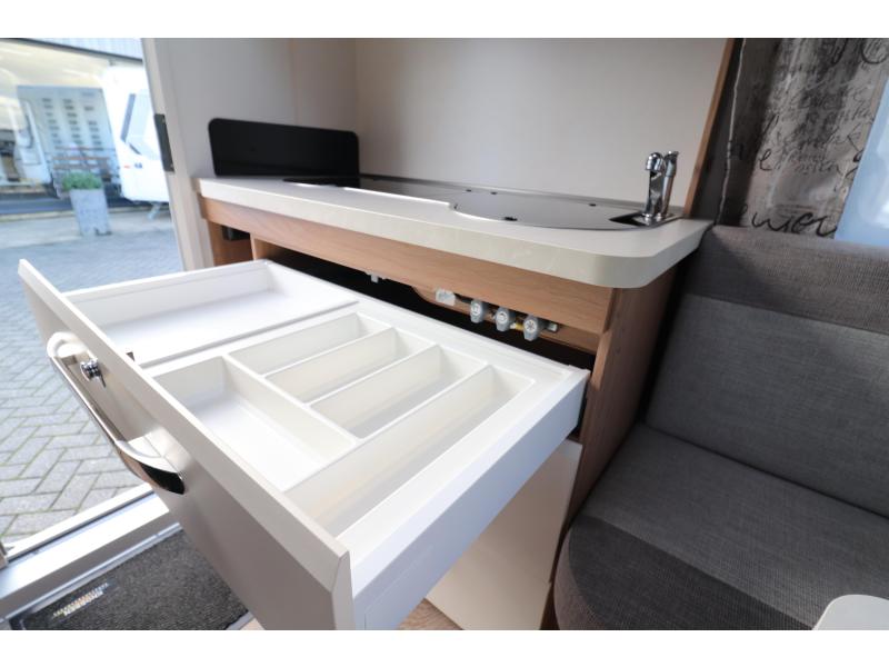 Hobby De Luxe 400 SFE Mover, voortent, fietsdr.  foto: 16