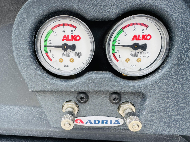 Adria Matrix Plus 670 DC Queensbed Hefbed Omvormer  foto: 22