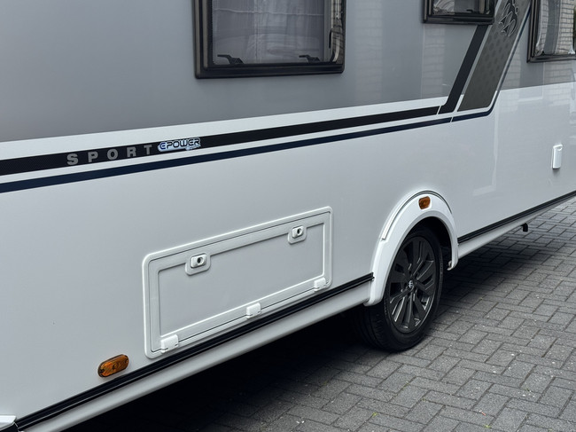 Knaus Sport 450 FU E-Power selection with French bed **Air conditioning/Cassette awning/Bicycle rack/1st owner/New condition caravan** photo: 9