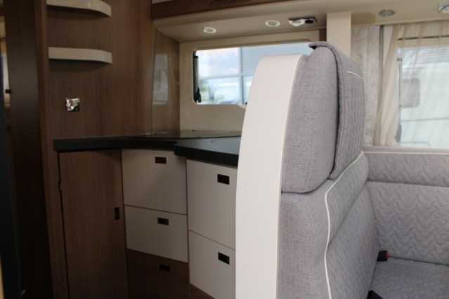 Robuuste AUTOMAAT 180 pk Malibu I 490 LE by Carthago hef-en enkele lengte bedden (124  foto: 39