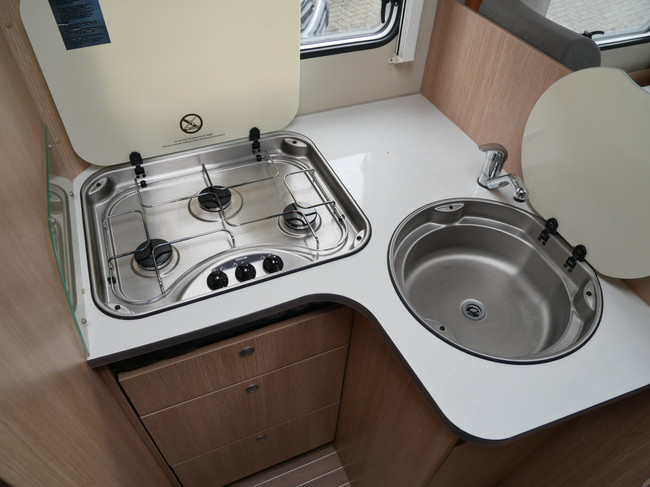 CAPRON Orangecamp T700, Distribuci&oacute;n espaciosa, Cama transversal, Garaje XL foto: 12