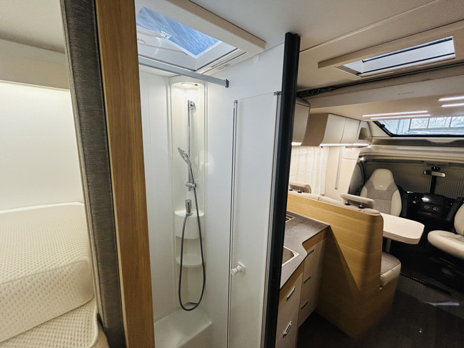Adria MATRIX 670 SL Axess Camas separadas, suelo completamente plano, 5 plazas con cintur&oacute;n foto: 16