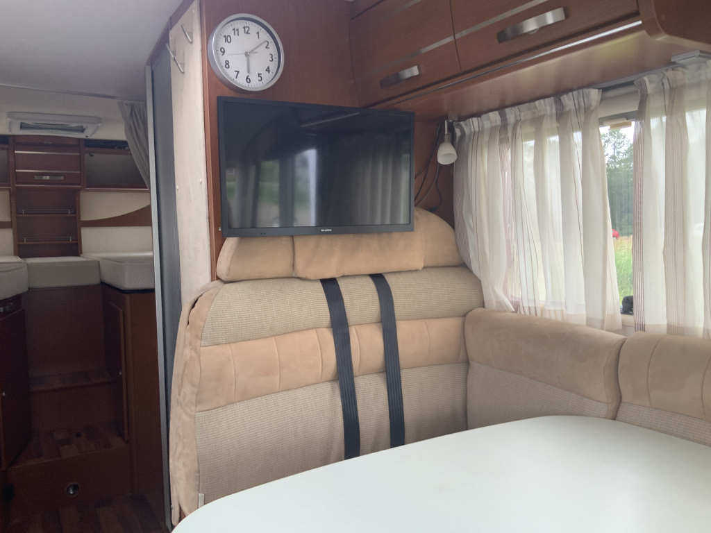 Hymer Exsis-I 674 EX 2.3 MultiJet 160 PK,Integraal,Motor-airco, 2 Lengte-bedden, Hef-bed, Garage, Trekhaak, etc, etc. Camper centrum on the road  foto: 9