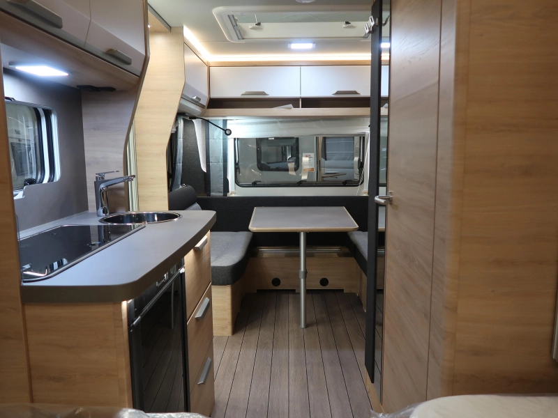 Knaus Sudwind Black Selection 460 EU ENKELE BEDDEN  foto: 3