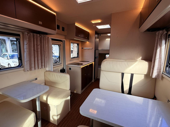 Rimor Seal 9 Alkoof met 7 slaapplaatsen familie camper foto: 7