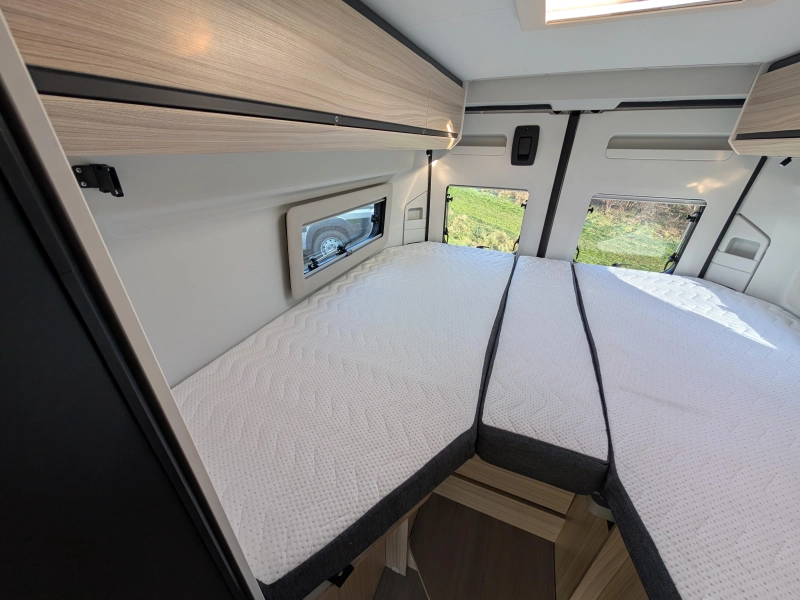 Adria Twin Axess 640 SL Lengtebedden buscamper  foto: 14