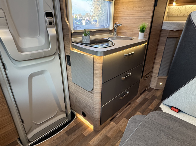 Weinsberg CaraCompact Pepper Edition 600 MEG 140 CV Euro 6 Fiat Ducato 8 **Camas individuales/Portabicicletas/Litio/Inversor/2x Smart TV/Navegador/C foto: 10